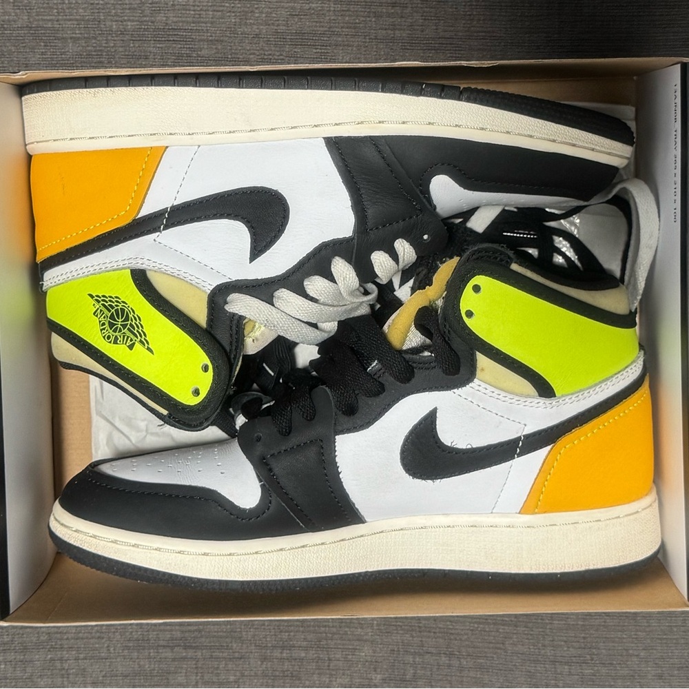 Air Jordan Retro High OG Volt Sneaker Size 5